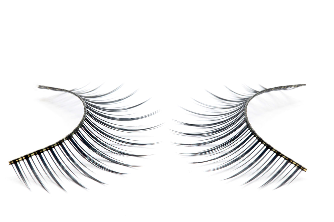 How to Maintain the Beauty and Longevity of Your False Eyelashes